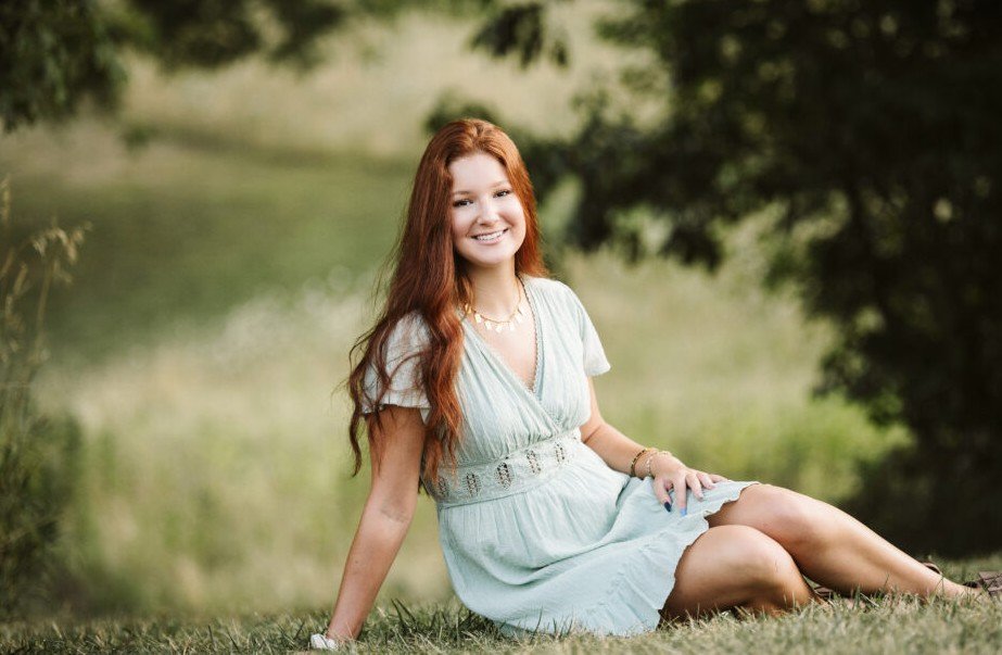 Best Senior Portraits Poses for a Memorable Photoshoot Best Senior Portraits Poses for a Memorable Photoshoot