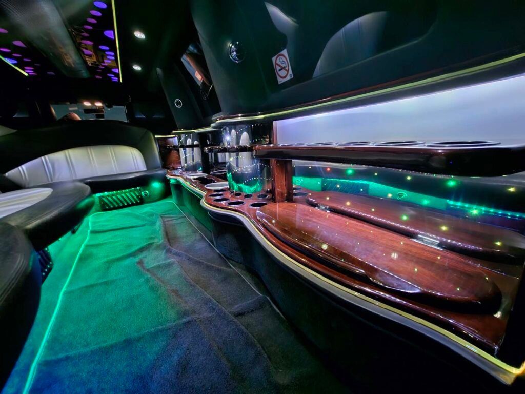 Luxury vs. Value: Choosing a Toronto Wedding Limo That Fits Toronto wedding limo